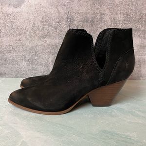 NWOT Frye Reina Cut Out Bootie in black size 9